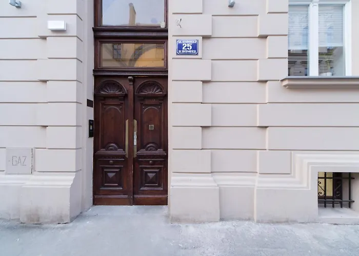 Forest Nook Main Square Loft